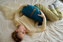 Załaduj obraz do przeglądarki galerii, Poduszka Księżycowa Be Classic - Turkusowy