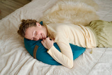 Załaduj obraz do przeglądarki galerii, Poduszka Księżycowa Be Classic - Turkusowy