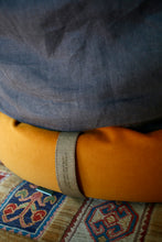 Załaduj obraz do przeglądarki galerii, Poduszka Księżycowa Be Classic - Winny Róż