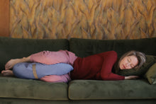 Załaduj obraz do przeglądarki galerii, Poduszka Księżycowa Be Classic - Jesienny Żółty