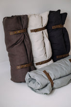 Załaduj obraz do przeglądarki galerii, Mata do medytacji 2 w 1 - mata i wałek do jogi