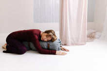 Load image into Gallery viewer, Mata do medytacji 2 w 1 - mata i wałek do jogi Chmurny Szary - Be Classic