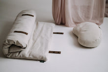 Load image into Gallery viewer, Mata do medytacji 2 w 1 - mata i wałek do jogi Plażowy Biały - Be Natural