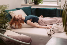 Załaduj obraz do przeglądarki galerii, Poduszka Kopertowa Be Natural - Kwitnący Róż