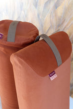 Załaduj obraz do przeglądarki galerii, Duży Bolster Be Classic - Malinowy Róż