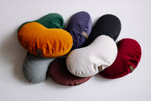 Załaduj obraz do przeglądarki galerii, Fasolka - poduszka do medytacji Lawenda Prowansalska