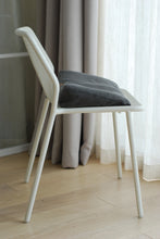 Załaduj obraz do przeglądarki galerii, Poduszka do siedzenia Be Natural - Plażowa Biel