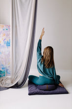 Załaduj obraz do przeglądarki galerii, Fasolka - poduszka do medytacji Lawenda Prowansalska