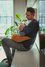 Załaduj obraz do przeglądarki galerii, Poduszka Księżycowa Be Classic - Pomarańcz Kolorado