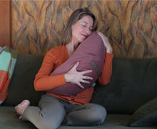 Załaduj obraz do przeglądarki galerii, Poduszka Księżycowa Be Classic - Jesienny Żółty