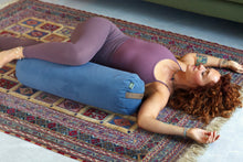 Załaduj obraz do przeglądarki galerii, Duży Bolster Be Classic - Lazurowy Obłok