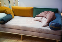 Załaduj obraz do przeglądarki galerii, Poduszka Kopertowa Be Classic - Chmurny Szary