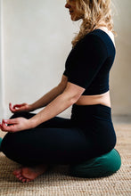 Załaduj obraz do przeglądarki galerii, Fasolka - poduszka do medytacji