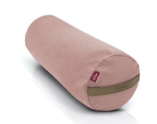 Załaduj obraz do przeglądarki galerii, Duży wałek wypełniony gryką w welurowym pokrowcu koloru jasno różowego