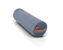 Załaduj obraz do przeglądarki galerii, mały wałek gryczany w welurowym pokrowcu koloru niebieskiego