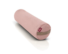 Załaduj obraz do przeglądarki galerii, mały wałek gryczany w welurowym pokrowcu w kolorze jasno różowym