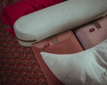 Załaduj obraz do przeglądarki galerii, poduszki do jogi z gryki i pianki poliuretanowej w odcieniach różu i szarości