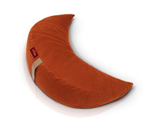 Załaduj obraz do przeglądarki galerii, poduszka księżycowa wypełniona gryką w pokrowcu welurowym w kolorze pomarańczowym