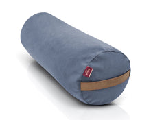 Załaduj obraz do przeglądarki galerii, Welurowy bolster w kolorze niebieskim wypełniony łuską gryki