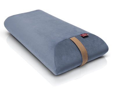 poduszka kopertowa z pianki poliuretanowej w pokrowcu welurowym w kolorze niebieskim