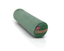 Załaduj obraz do przeglądarki galerii, mały wałek z gryki w welurowym pokrowcu w kolorze ciemno zielonym