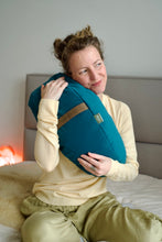 Załaduj obraz do przeglądarki galerii, Poduszka Księżycowa Be Classic - Turkusowy
