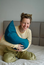 Załaduj obraz do przeglądarki galerii, Poduszka Księżycowa Be Classic - Turkusowy
