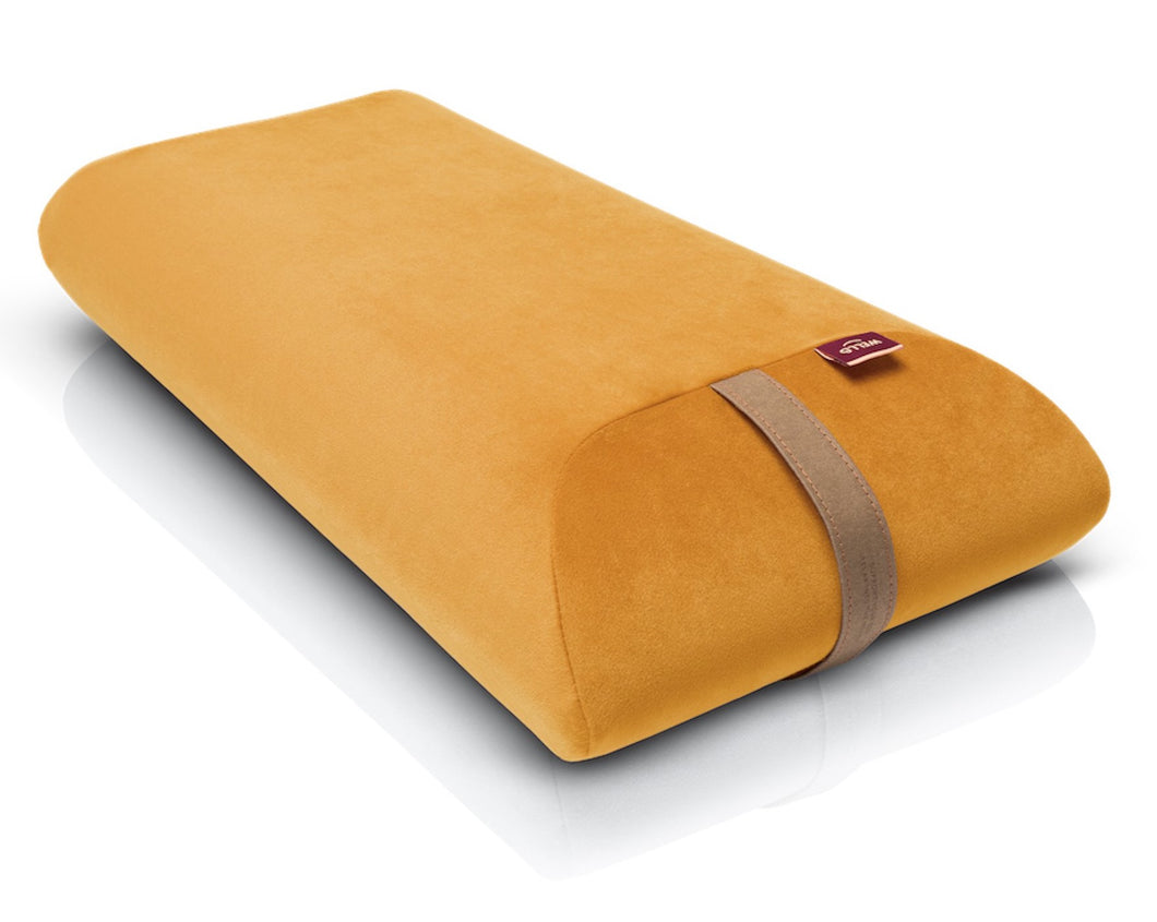 poduszka kopertowa z pianki poliuretanowej w pokrowcu welurowym w kolorze miodowym