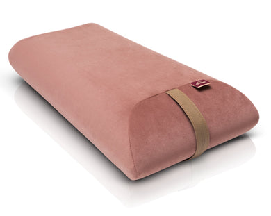 poduszka kopertowa z pianki poliuretanowej w pokrowcu welurowym w kolorze ciemno różowym